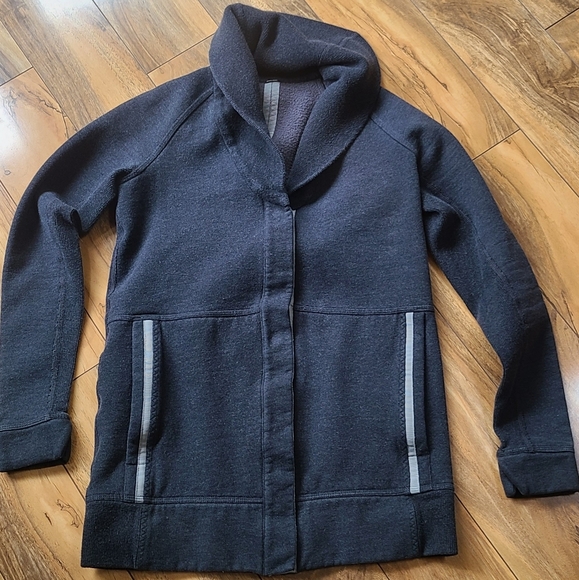 Lululemon coat - Picture 5 of 7